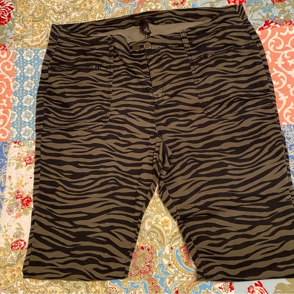 Lane Bryant Animal Stripe Jegging Pant - Picture 9 of 12
